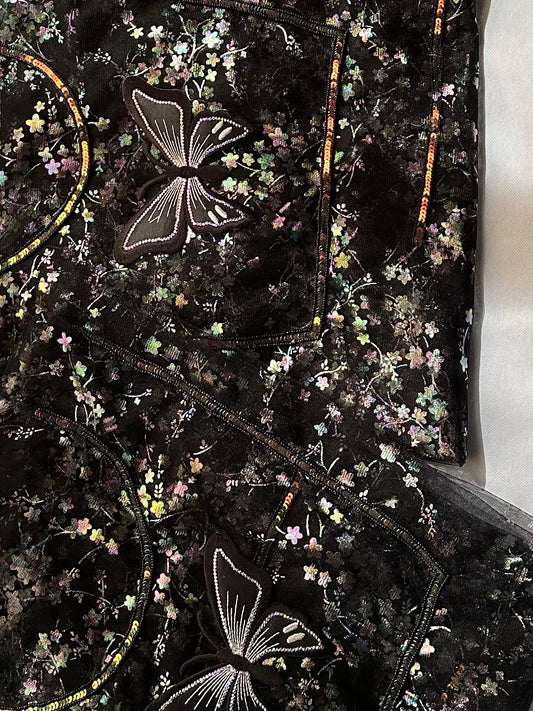 مخورة 👧🏻🦋